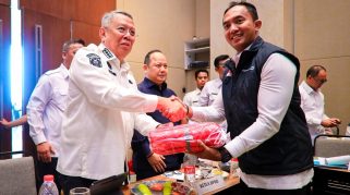 Aksi Kolosal Warnai Puncak