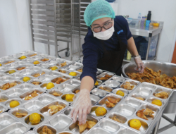 Dapur MBG Kebumen Terapkan Standar Steril Total Masak Pakai Air Galon Ompreng Masuk Oven Pengering