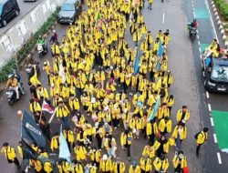 BEM UI Demo di Patung Kuda, Soroti Satu Tahun Pemerintahan Prabowo-Gibran