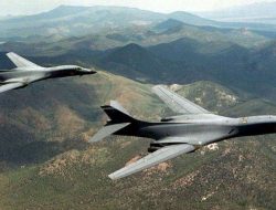 Balapan dengan China AS Buru-buru Angkat 2 Pesawat Militer dari Laut China Selatan