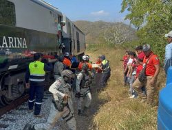 Polisi di Polman Budidaya Selada Hidroponik di Pekarangan Cuan Jutaan Rupiah Tiap Panen