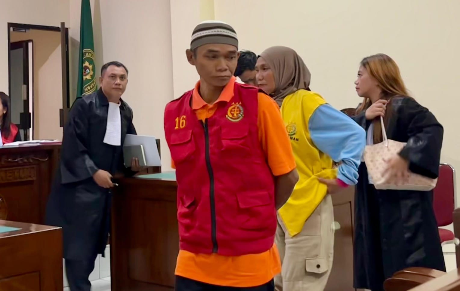 Didakwa Masuk Pekarangan