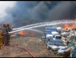 Kebakaran Pabrik Helm di Rumpin Bogor Padam Setelah 15 Jam Kerugian Capai Puluhan Miliar