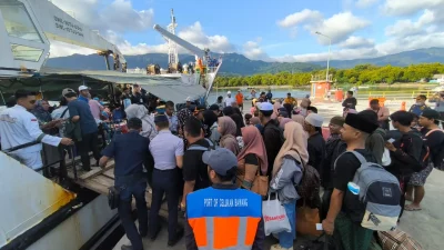 Pemudik Mulai Padati Pelabuhan