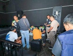 Polda Jatim Razia dan Tes Urine Pengunjung Tempat Hiburan Malam di Surabaya